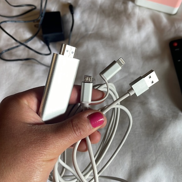 Mini Projector - Remote - Android/Apple connections - Picture 4 of 5